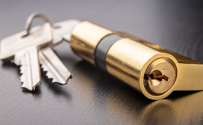 Re-keying commercial locks